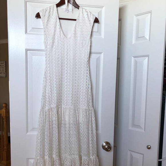 White dress - Picture 1 of 2